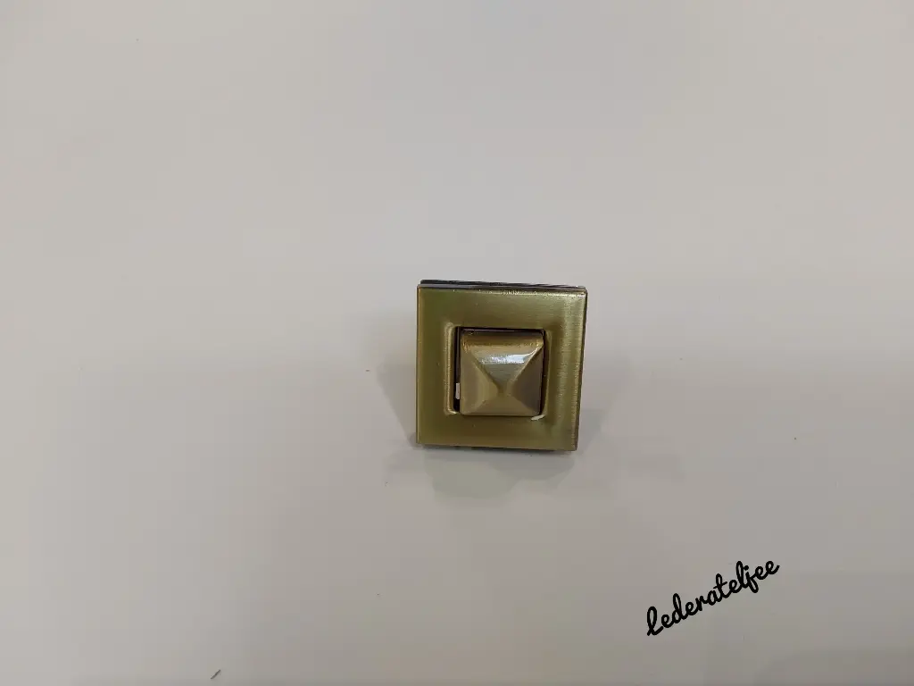 S126 Handtasslot Brons 